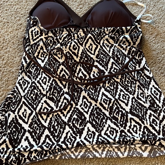BCX Brown and White Patterned Halter top 2 available juniors size small & medium - Picture 4 of 6